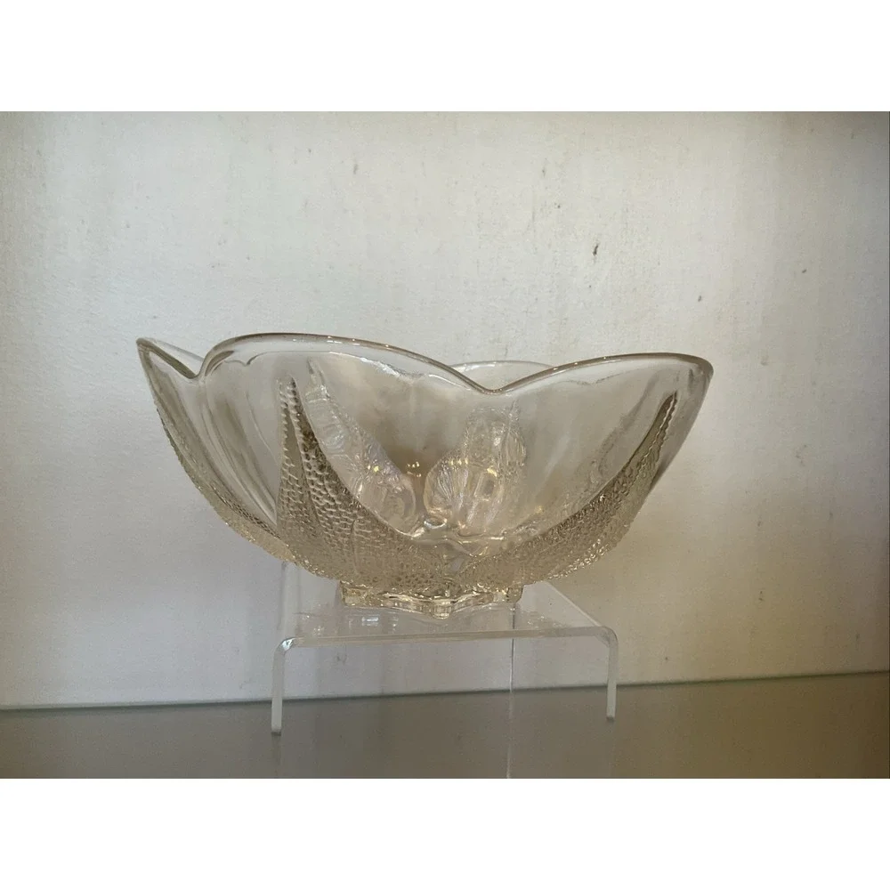 Vintage Raised Beaded Leaf Pattern Scalloped Edge 7